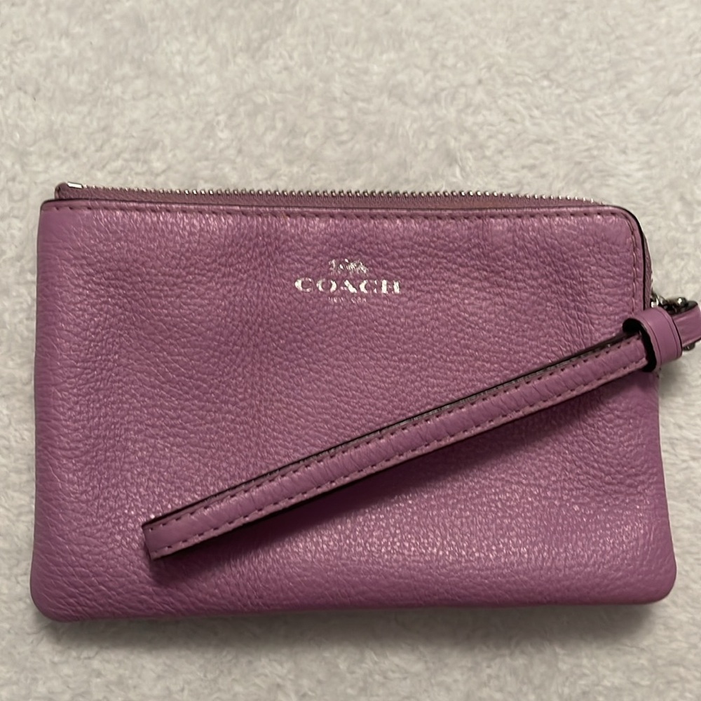 Coach Corner Zip Wristlet‎ Pebbled Leather Violet Orchid